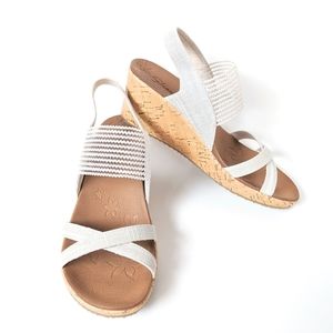 Sz 9 Skechers LUXE FOAM Wedge White Sandal